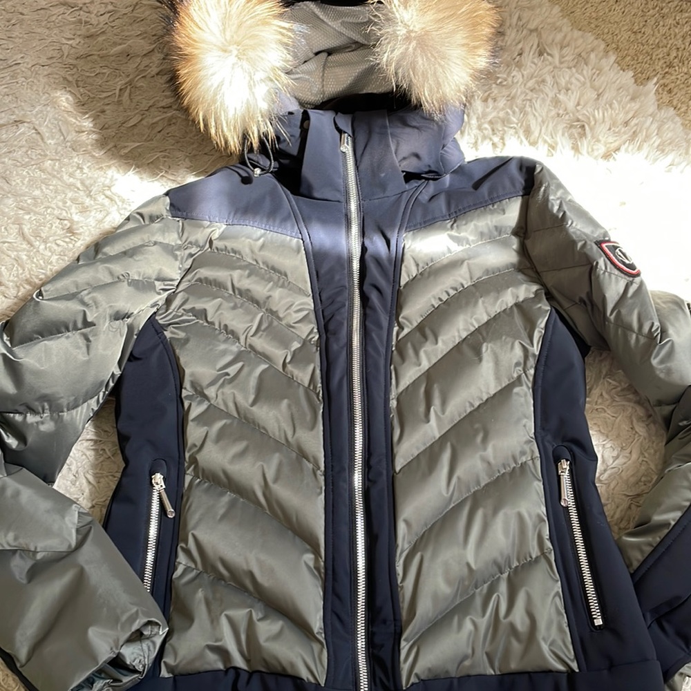 Sunice Quilted Jacket awesome ski jacket worn a couple times tons of features
